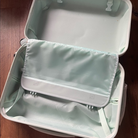 CINNAMOROLL-VERY RARE Medium Hard Side Suitcase - Picture 11 of 15